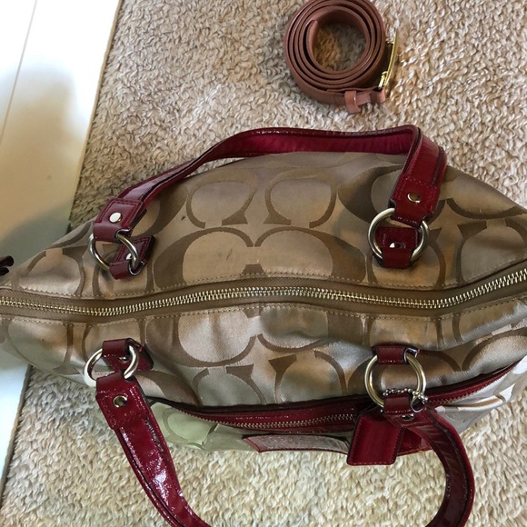 Coach purse offers welcome - Picture 4 of 8